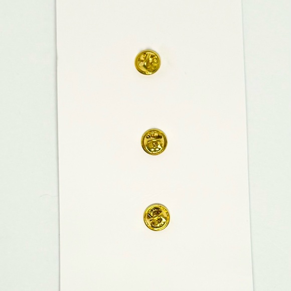 Kate Spade Set of 3 Bloom Bloom Lapel Pins Gold Spade Pink and Blue Flowers NWT - Picture 2 of 3